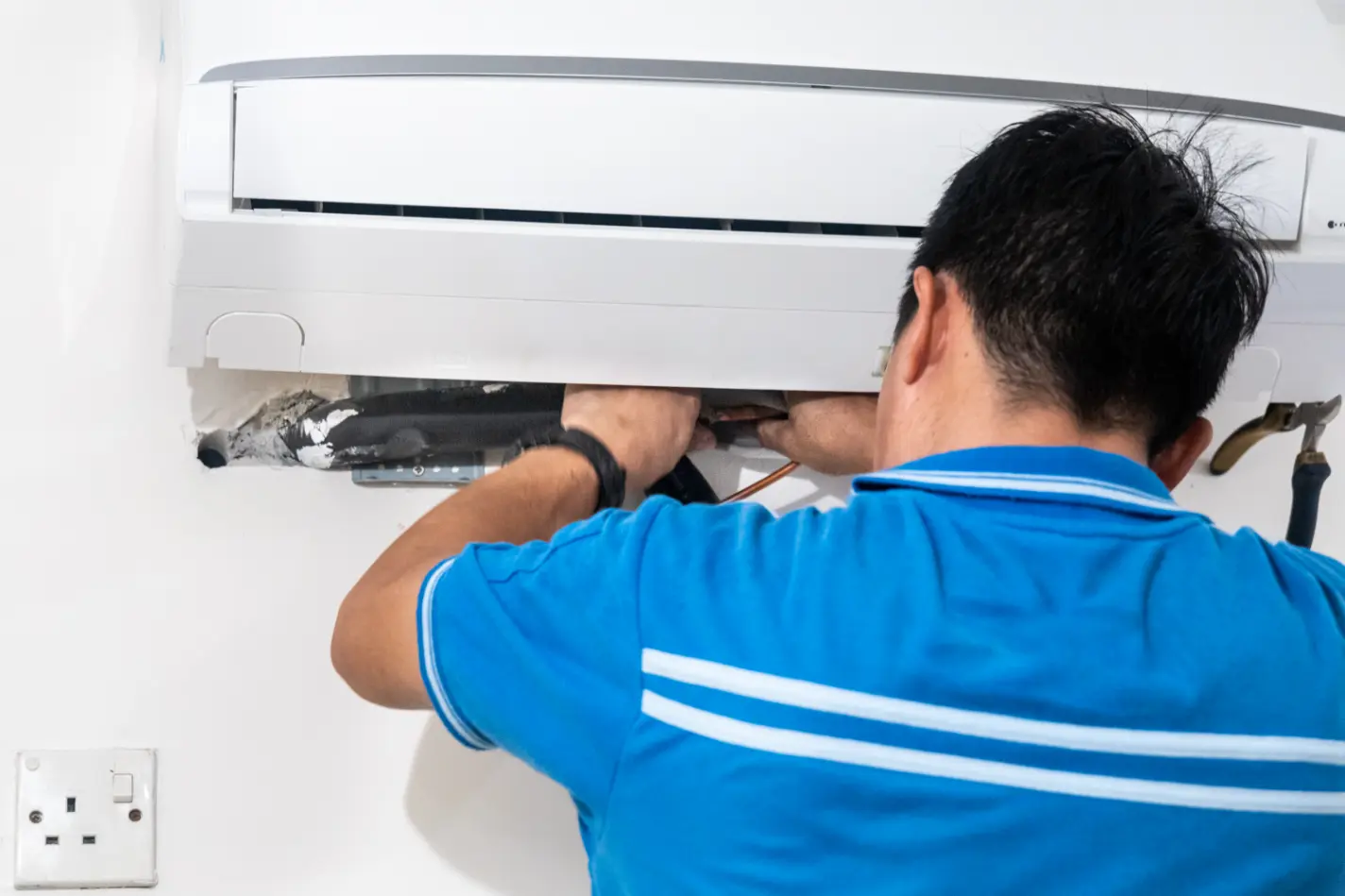 Read more about the article How Does Regular Filter Cleaning by an Aircond Servicing Expert in Malaysia Improve Airflow?